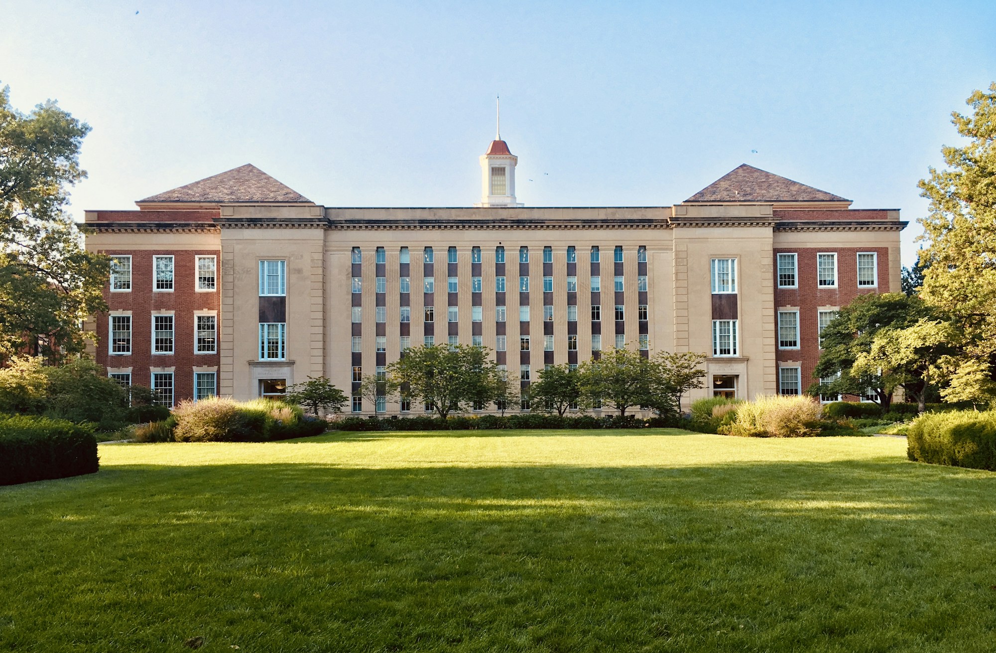 现代大学校园建筑与绿地